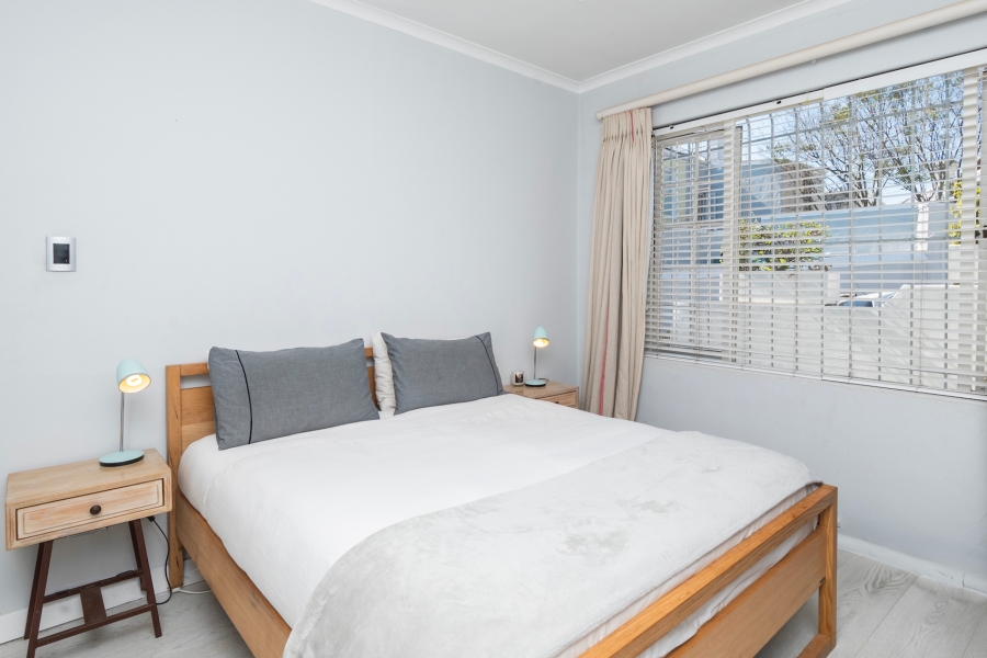 To Let 2 Bedroom Property for Rent in Green Point Western Cape